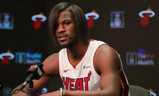 Astro da NBA surpreende e adota visual 'emo', com cabelo liso e piercings -  Esportes - R7 Fora de Jogo
